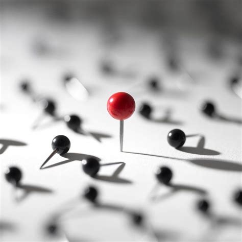 Infografika porovnávajúca rôzne typy futbalových chráničov holení