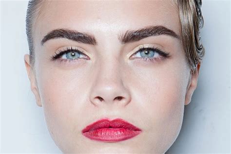 Porovnání vzhledu s obočím a bez obočí