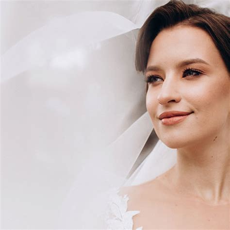 Šťastná nevesta po svadobnom líčení