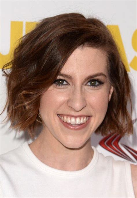 Žena s elegantným bobom bez ofiny