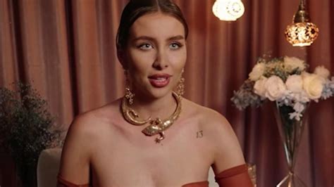 Nevesta v bielych svadobných rukaviciach