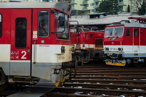 Ilustračná fotografia interiéru vozňa s mapou