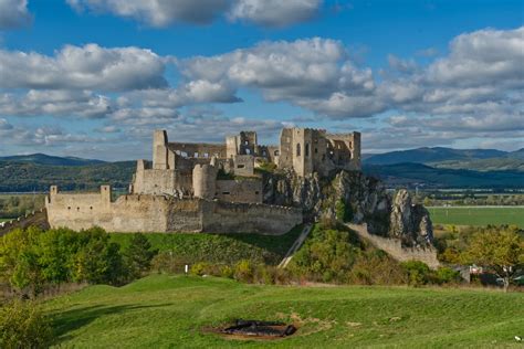 Stredoveký hrad Beckov