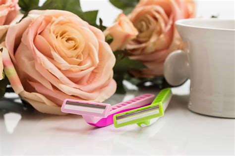 holenie podpazušia žiletkou