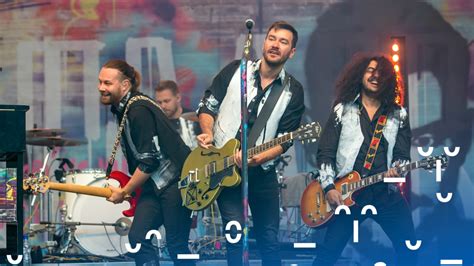 Chris Barber s kapelou na pódiu