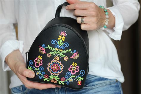 Folklórne motívy v modernom oblečení