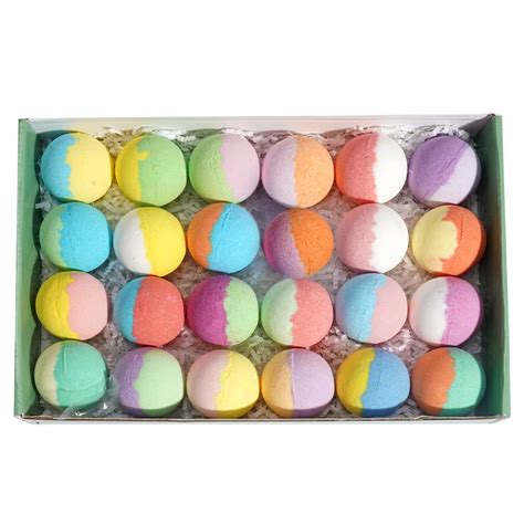 Koláž rôznych detských šampónov a pen do kúpeľa