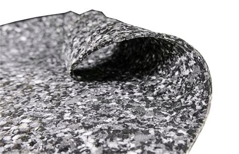 Hustá pena na aute počas umývania