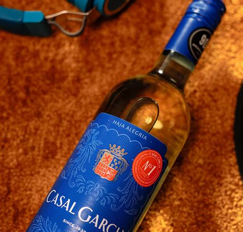 fľaša sangrie Casal Garcia s ovocím