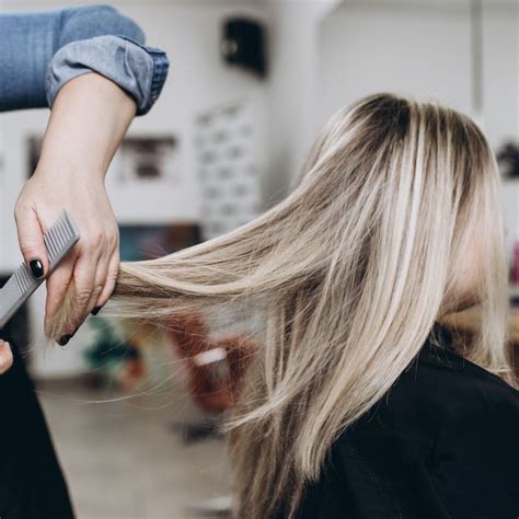 Klasický dámsky strih klobúk