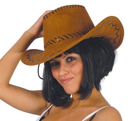 Asymetrický dámsky strih klobúk