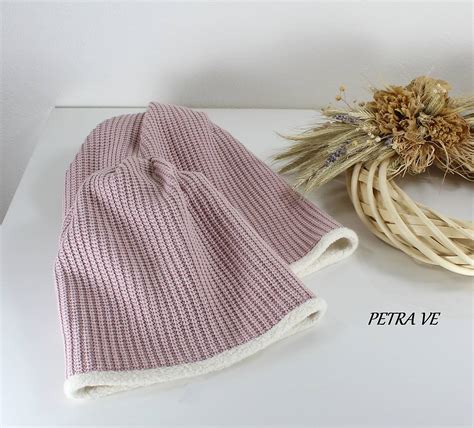 Dámska čiapka s otvorom na cop