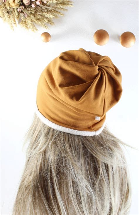 Ilustrácia praktického využitia čiapky s otvorom na cop