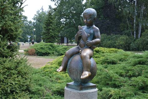 Chlapec s elegantným spoločenským účesom