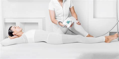 žena podstupuje anticelulitídne ošetrenie