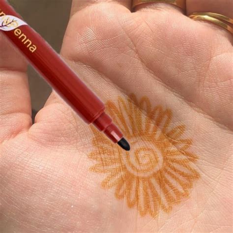 Ukážka rôznych vzorov vytvorených pomocou Henna Penna
