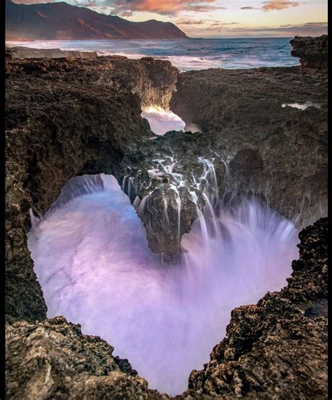 Žena s hladkými a lesklými vlasmi po keratíne