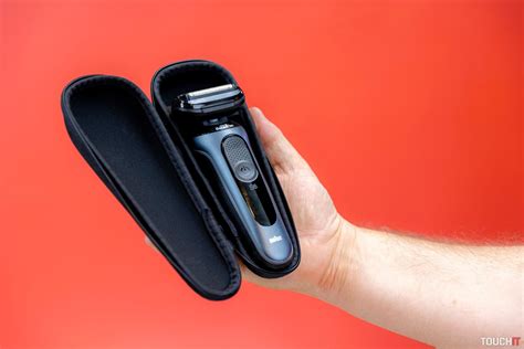 Porovnanie holenia žiletkou a elektrickým strojčekom