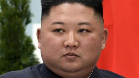 Kim Čong-un s typickým účesom