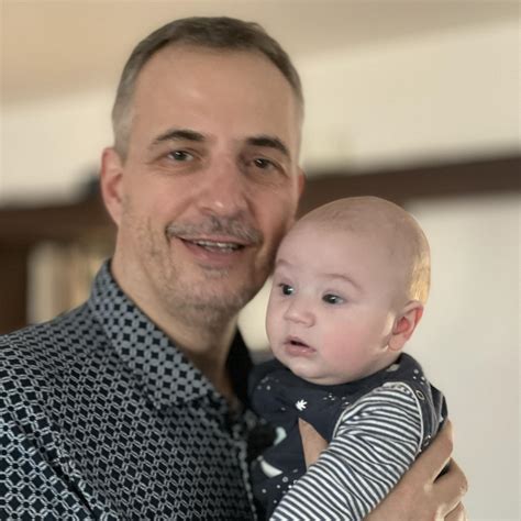 Schéma prírodných zložiek v tuhom šampóne pre psov