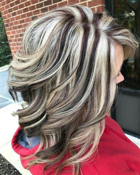 Ukážka techniky balayage na tmavých vlasoch