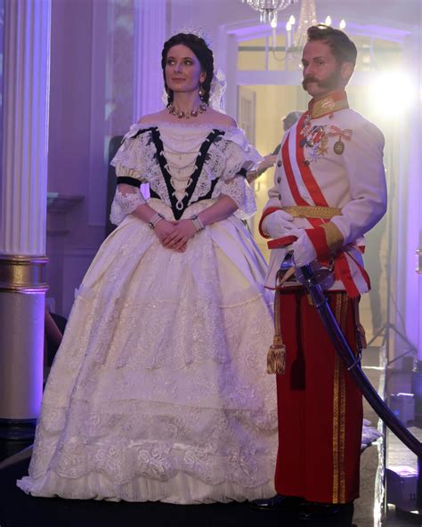 Ukážka rôznych strihov slovanských šiat