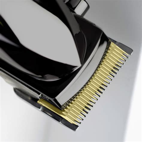 Ilustrácia hrebeňových nadstavcov pre zastrihávač vlasov