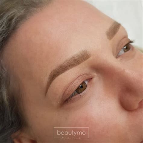 Techniky tetovania obočia: Microblading vs Púdrové obočie