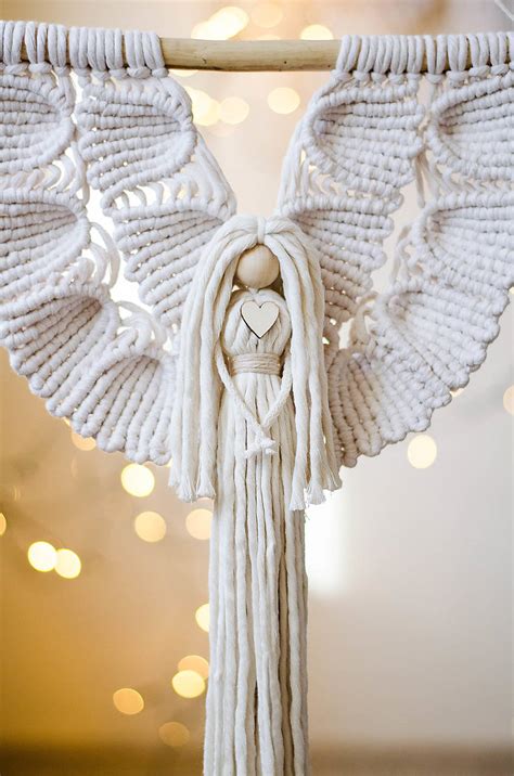 Macrame anjel s drevenými krídlami