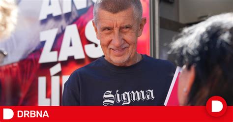 Muž si holí intímne partie