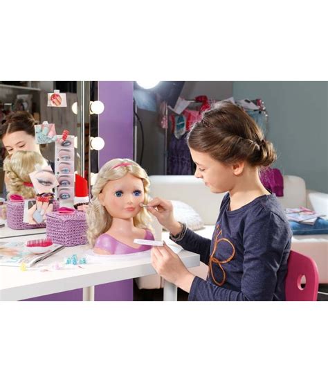 Rôzne typy účesov pre bábiky z priadze