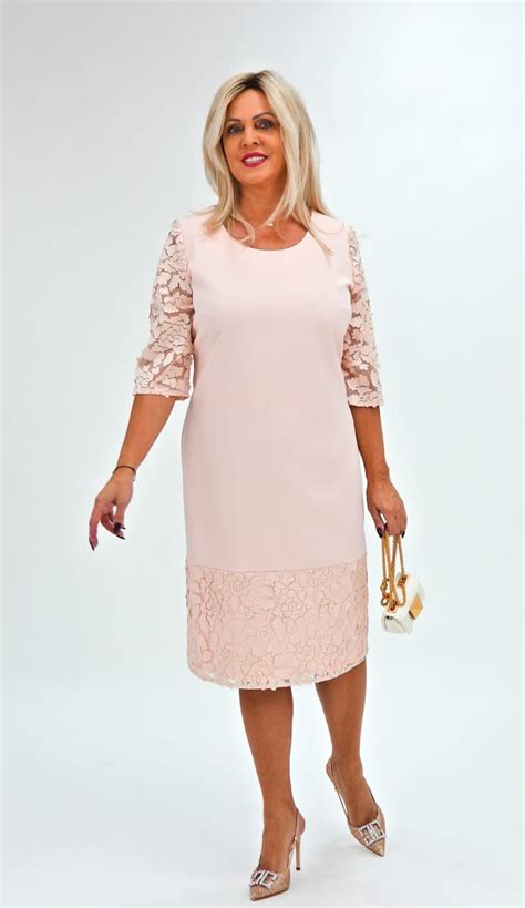 Príklady svadobných šiat pre plnoštíhle nevesty