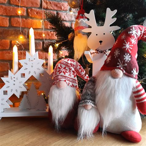 Vianočný škriatok z rôznych materiálov