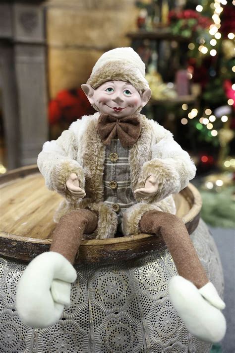 Vianočný škriatok z konárov ihličnanov