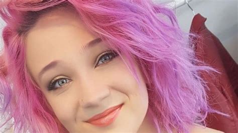 Ružové vlasy s lesklým vzhľadom