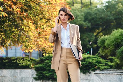 Žena a muž v oblečení Business Formal