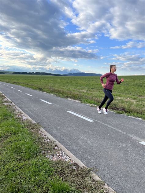 Ilustrácia správnej techniky holenia