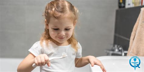 Dieťa s kučeravými vlasmi