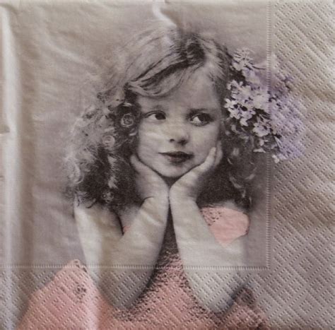 Dievčatko s elegantnými vlnami vo vlasoch