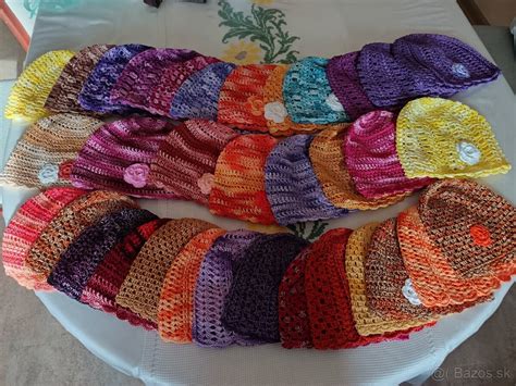 Detské čiapky rôznych typov a farieb