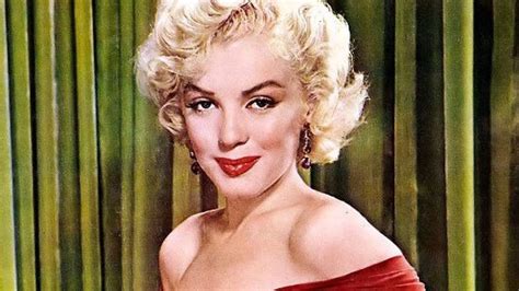 Porovnanie účesov Marilyn Monroe a moderných hviezd