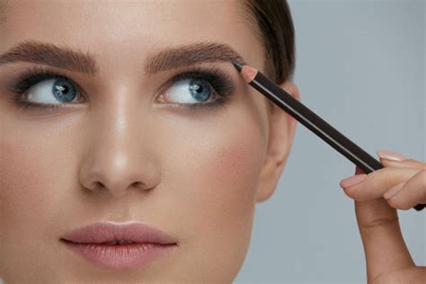 Rôzne typy produktov na úpravu obočia