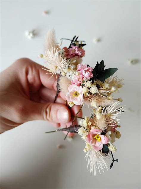 Kvetinové doplnky do vlasov