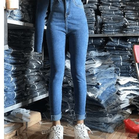 Ilustrácia rôznych strihov riflí, s dôrazom na cigaretový strih.