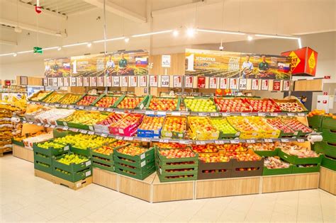 Obrázok s piktogramami zakazujúcimi kontakt s vodou, jedlom a deťmi.