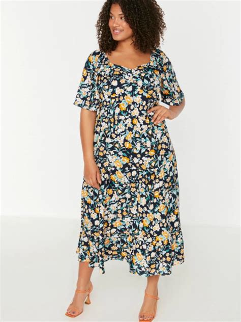 Vzory na šatách pre plnoštíhle