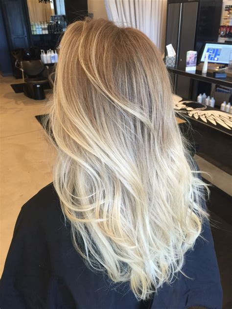 Vizualizácia rôznych odtieňov blond ombré