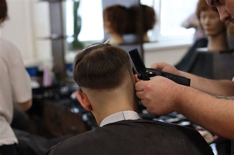 Škola kaderníctva a barberstva