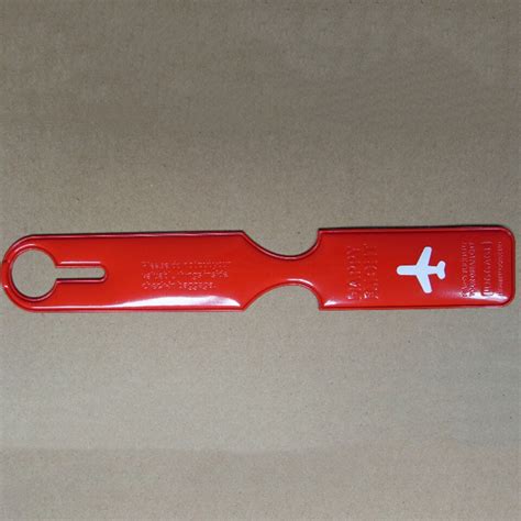 Rôzne farebné varianty jednoduchých rovných šiat