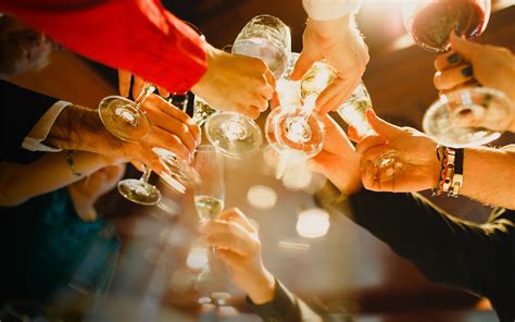 Elegantné vyfúknuté vlasy pre spoločenské udalosti